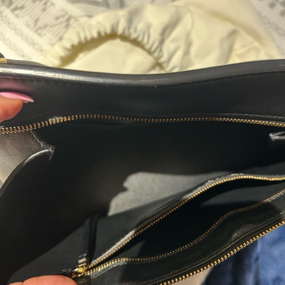 Celine bag great condition only a mark on bottom of the bag that’why low price - Picture 6 of 8